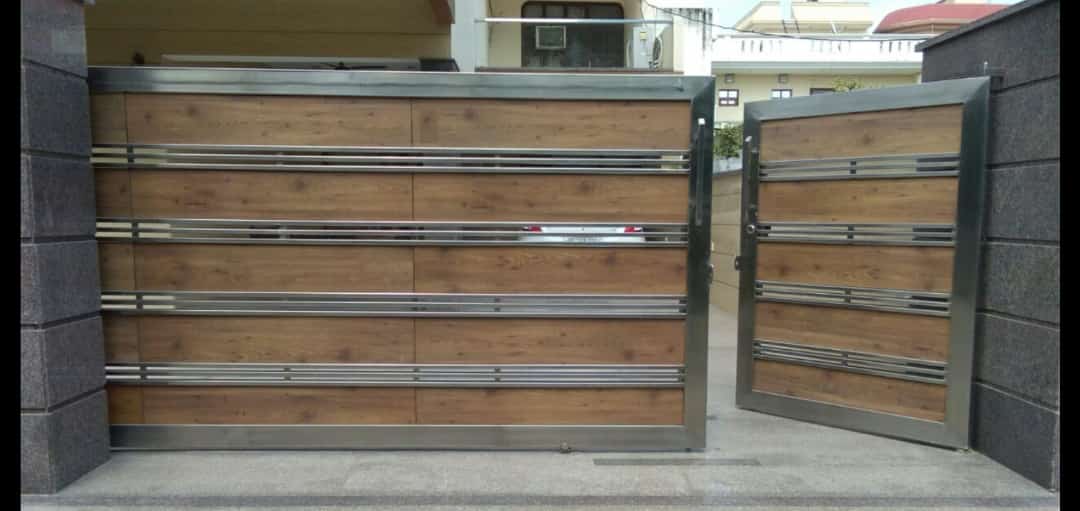 Wood side gate
